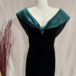 Avec Les Filles Women's Black Velvet Strapless Emerald Bow Mini Dress-size 4